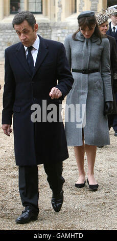 Der französische Präsident Nicolas Sarkozy und seine Frau Carla Bruni kommen während ihres Staatsbesuchs im Schloss Windsor an. Stockfoto