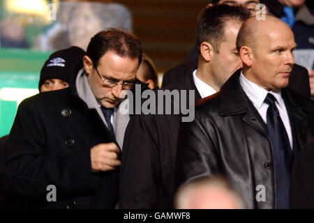 Fußball - UEFA-Cup - vierte Runde - erste Etappe - Celtic / VFB Stuttgart. Keltischer Manager Martin O'Neill macht sich auf den Weg zu seinem Platz in der Tribüne Stockfoto