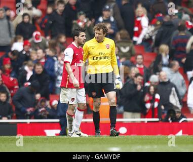 Fußball - Barclays Premier League - Arsenal V Reading - Emirates Stadium. Arsenal-Torwart Jens Lehmann und Teamkollege Francesc Fabregas Stockfoto