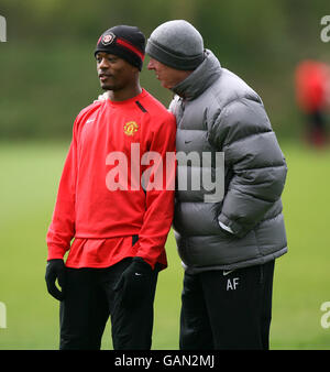 Fußball - UEFA Champions League - Semi Final - Rückspiel - Manchester United gegen Barcelona - Manchester United Training - Carri... Stockfoto