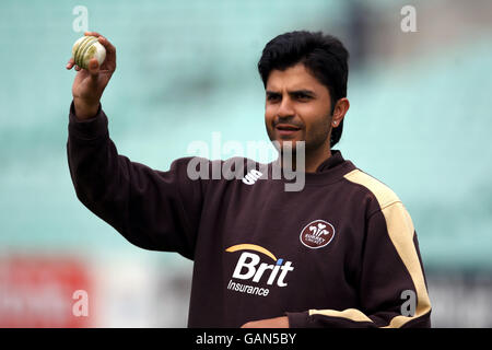 Cricket - Friends Provident Trophy - Surrey V Kent - The Brit Oval. Usman Afzaal, Surrey Stockfoto