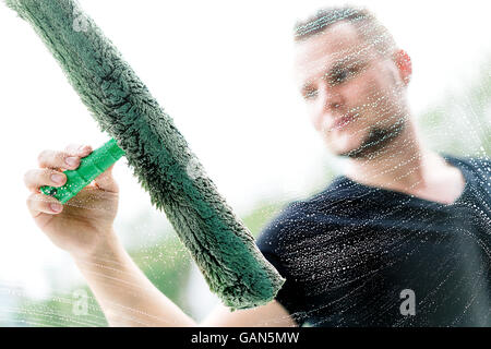 Männliche Fenster Reiniger außen (MR) Stockfoto