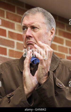 Sir Geoff Hurst bei der Eröffnung des neuen Clubs Haus Stockfoto