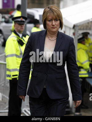 Innenministerin Jacqui Smith kommt in der Kathedrale von Manchester zur Gedenkfeier für Polizeichef Michael Todd an. Stockfoto