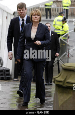 Innenministerin Jacqui Smith kommt in der Kathedrale von Manchester zur Gedenkfeier für Polizeichef Michael Todd an. Stockfoto