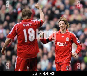 Fußball - Barclays Premier League - Liverpool / Blackburn Rovers - Anfield. Liverpools Fernando Torres (r) feiert mit seinem Teamkollegen Dirk Kuyt das zweite Tor des Spiels Stockfoto