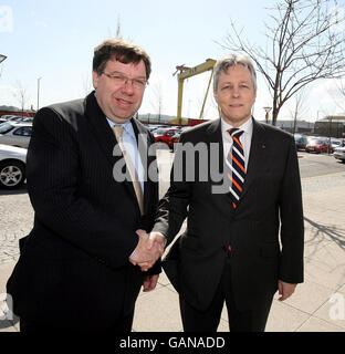 Robinson bei DUP Führung Nominierung "geehrt" Stockfoto