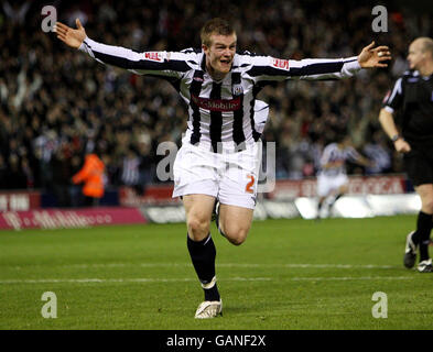 Chris Brunt von West Bromwich Albion feiert das Tor beim Coca-Cola Championship-Spiel in den Hawthorns, West Bromwich. Stockfoto