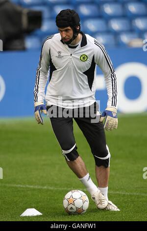 Fußball - UEFA Champions League - Viertelfinale - Erstes Teilstück - Liverpool gegen Chelsea - Liverpool Training - Melwood. Chelsea-Torwart Petr Cech während des Trainings Stockfoto