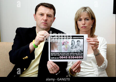 Kate und Gerry McCann sprechen mit den Medien im Hyatt Regency Hotel im Zentrum von London vor dem Jahrestag des Verschwindens ihrer Tochter Madeleine aus Praia Da Luz in Portugal im vergangenen Mai 2007. Stockfoto