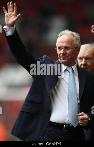 Fußball - Barclays Premier League - Liverpool - Manchester City - Anfield. Sven Goran Eriksson, Manager von Manchester City, war vor dem Start auf der Touchline. Stockfoto