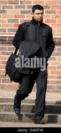 Dr. Rashid Sandhu, der beschuldigt wurde, ein 13-jähriges Mädchen angegriffen zu haben, verlässt das Norwich Crown Court, Norwich. Stockfoto