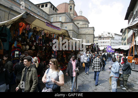 Reisestab - Florenz. Allgemeine Ansichten der Straßenmärkte in Florenz in Italien Stockfoto