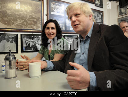 Boris Johnson und seine Frau Marina Kampagne auf Billingsgate Market, London. Stockfoto