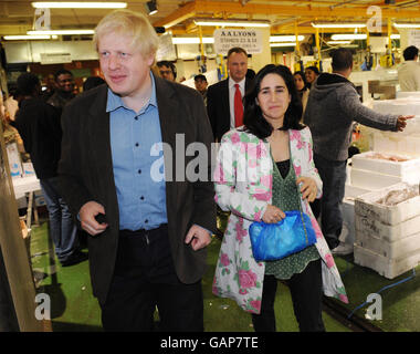 Boris Johnson und seine Frau Marina Kampagne auf Billingsgate Market, London. Stockfoto