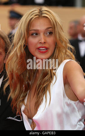 Petra Nemcova kommt zur Premiere von UN Conte de Noel im Palais de Festival in Cannes, Frankreich. Stockfoto