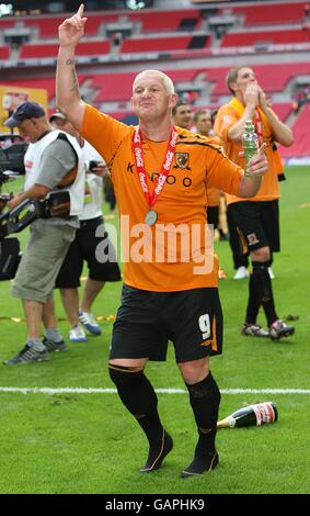 Fußball - Coca-Cola Football League Championship - Play Off - Finale - Hull City gegen Bristol City - Wembley Stadium. Dean Windass von Hull City feiert nach dem Spiel Stockfoto