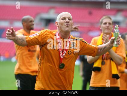 Fußball - Coca-Cola Football League Championship - Play Off - Finale - Hull City gegen Bristol City - Wembley Stadium. Dean Windass von Hull City feiert nach dem Spiel Stockfoto