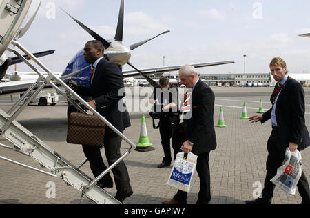 Fußball - Rangers Glasgow Flughafen verlassen Stockfoto