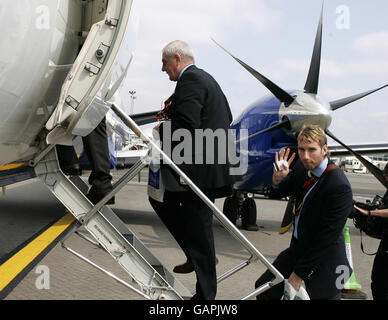 Fußball - Rangers Glasgow Flughafen verlassen Stockfoto