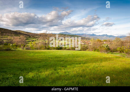 Mähwiesen im Fenar Tal, La Robla-Gemeinde in der Provinz Leon, Spanien Stockfoto