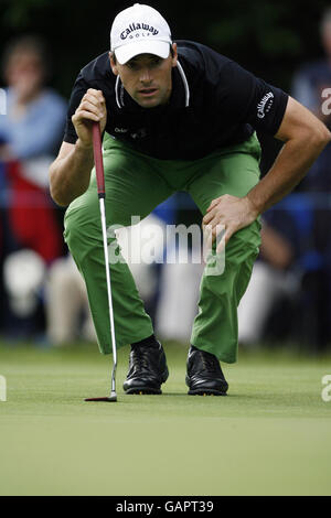 Der Engländer Oliver Wilson während des vierten Rundes der BMW PGA Championship im Wentworth Golf Club, Surrey. Stockfoto