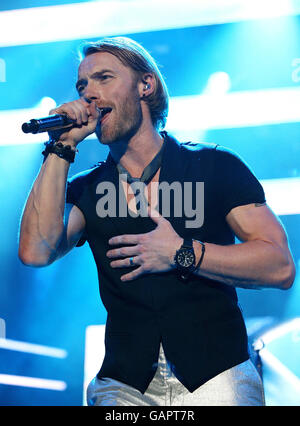 Boyzone-Konzert. Ronan Keating von Boyzone tritt live in der Odyssey Arena Belfast auf. Stockfoto