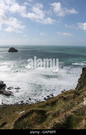 Trebarwith Strand, Nordcornwall, Sturm, Ostern 2016 Staycation, am Meer, stürmisches Wetter, UK Wetter, Schaum des Meeres, Wellen, abgehackt Stockfoto