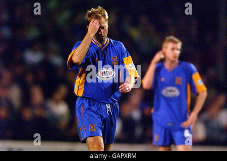 Fußball -Nationwide Football League Division Three - Shrewsbury Town / Carlisle United. Ein niedergeschlagen Ian Woan aus Shrewsbury Town Stockfoto