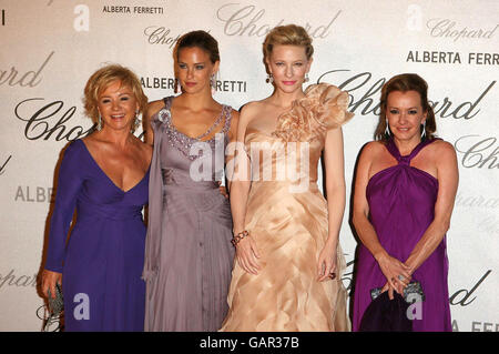 AP-AUSGANG. (Von links nach rechts) Alberta Ferretti, Bar Refaeli, Cate Blanchett und Caroline Gruosi-Scheufele kommen zur Chopard Festival Launch Party in Cannes, Frankreich. Stockfoto