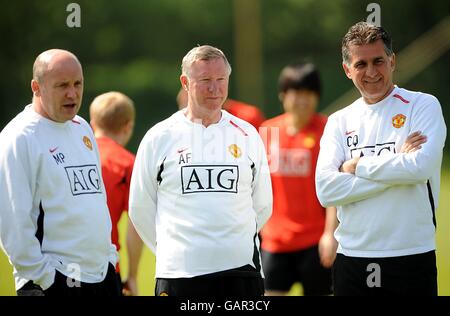 Fußball - UEFA Champions League - Finale - Manchester United Media Day - Carrington. Manchester United Manager Sir Alex Ferguson mit den Trainern Mike Phelan (l) und Carlos Queiroz Stockfoto