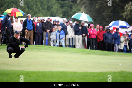 Der englische Richard Finch sieht einen Schuss auf das 9. Loch während der vierten Irish Open Runde im Adare Manor Hotel & Golf Resort, Adare, Co Limerick, Irland . Stockfoto