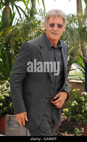 AP OUT Harrison Ford nimmt an der Fotoaufnahme von Steven Spielbergs Film 'Indiana Jones and the Kingdom of the Crystal Skull' im Palais des Festivals in Cannes Teil. Stockfoto