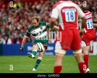 Rugby Union - Guinness Premiership - Halbfinale - Gloucester / Leicester Tigers - Kingsholm. Andy Goode lässt Leicester beim Halbfinale der Guinness Premiership in Kingsholm, Gloucester, das Siegtreffer fallen. Stockfoto