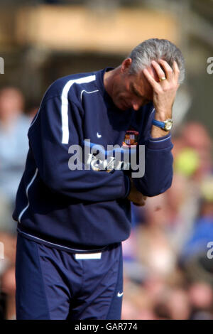 Sunderlands Manager Mick McCarthy hält seinen Kopf in der Hand Nachdem er gesehen hat, dass seine Seite gegen Birmingham City verliert Stockfoto