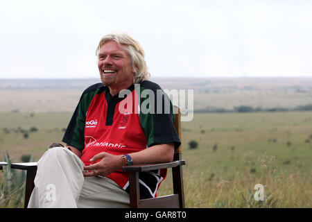 Kenianischer Tourist wieder im Geschäft. Ein Porträt von Sir Richard Branson, während er mit den Medien in Nairobi in Kenia spricht. Stockfoto