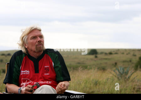 Kenianischer Tourist wieder im Geschäft. Ein Porträt von Sir Richard Branson, während er mit den Medien in Nairobi in Kenia spricht. Stockfoto