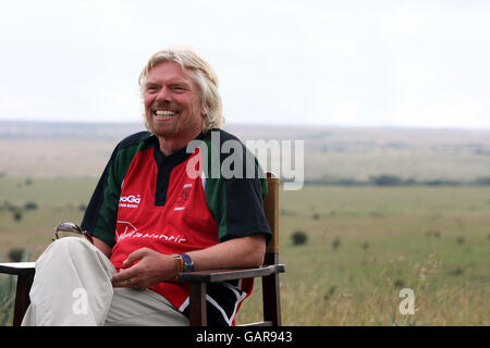 Kenianischer Tourist wieder im Geschäft. Ein Porträt von Sir Richard Branson, während er mit den Medien in Nairobi in Kenia spricht. Stockfoto