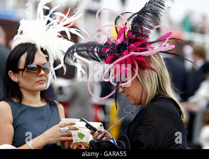 Horse Racing - 2008 Derby Festival - Ladies Day - Epsom Downs Racecourse Stockfoto