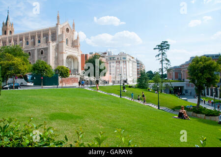 Kirche San Jerónimo el Real und das Prado-Museum Gärten. Madrid, Spanien. Stockfoto