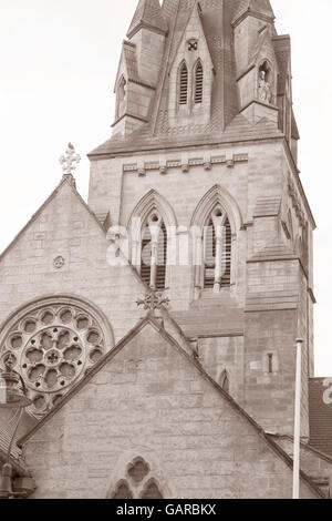 Kathedrale Kirche San Barnaba, Nottingham, England, UK in Schwarzweiß und Sepia-Farbton Stockfoto