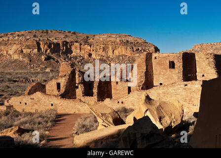 Pueblo Bonito, Anasazi Indianer ruins, South Mesa in Ferne, Chaco Culture National Historical Park, New Mexico, USA Stockfoto