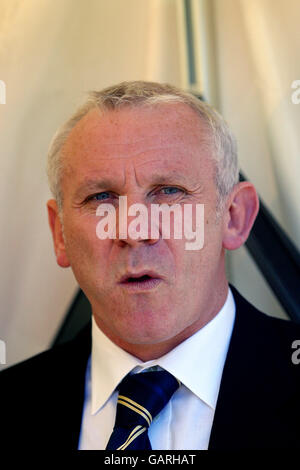Leeds United-Manager Peter Reid vor dem Spiel gegen Charlton Sportlich Stockfoto