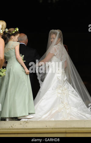 Autumn Kelly kommt zu ihrer Hochzeit mit Peter Phillips in der St. George's Chapel, Windsor. Stockfoto
