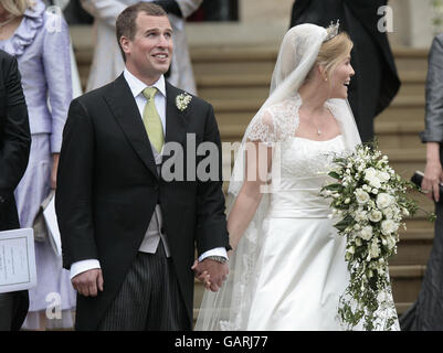 Peter Phillips, der älteste Enkel von Königin Elizabeth II. Und Canadian Autumn Kelly, verlassen nach ihrer Heiratszeremonie die St. George's Chapel in Windsor, England. . Stockfoto