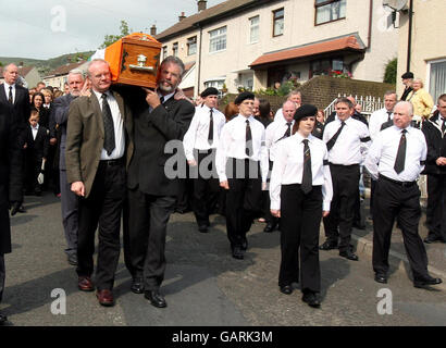 Brian Keenan Beerdigung Stockfoto