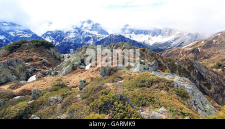 Blick auf Trail auf einem Gipfel der Alpen (Lesachtal) Stockfoto