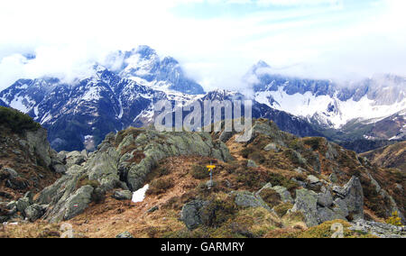Blick auf Trail auf einem Gipfel der Alpen (Lesachtal) Stockfoto