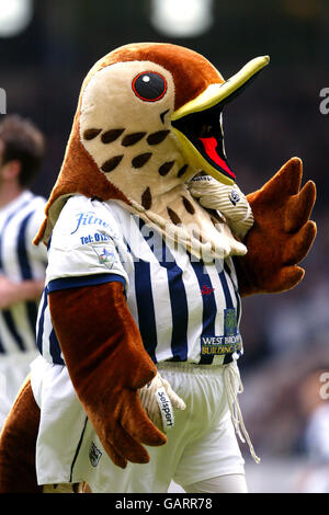 Fußball - FA Barclaycard Premiership - West Bromwich Albion / Liverpool. West Bromwich Albions Maskottchen Baggie Bird Stockfoto