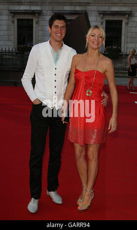 Vernon Kay und Tess Daly kommen zur Royal Academy of Arts Summer Exhibition Preview Party 2008 im Burlington House im Zentrum von London. Stockfoto
